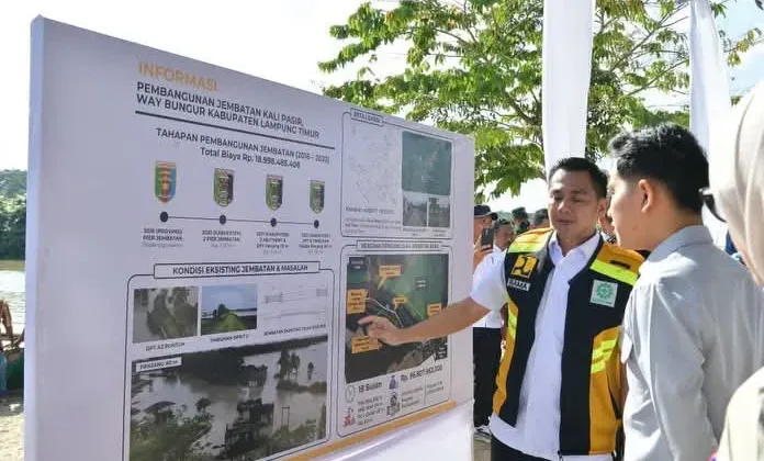 Kunjungi Lampung Timur, Gibran Pastikan Jembatan Darurat Way Bungur Segera Beroperasi