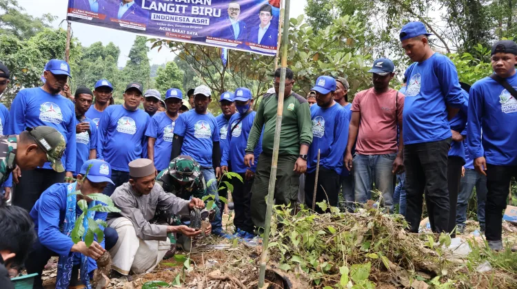 Demokrat Bersama Warga, TNI, Polri, dan Polhut Buka Akses Jalan Kebun serta Tanam Pohon di Aceh Barat Daya