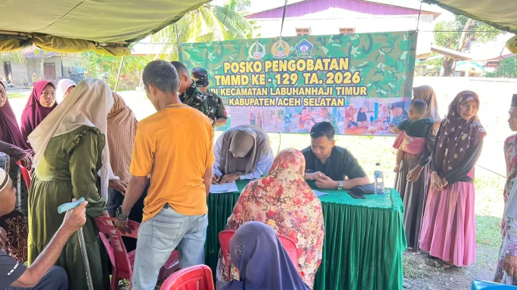 Warga Kemumu Sebrang Antusias Ikuti Pengobatan Massal TMMD ke-129 Kodim 0107/Aceh Selatan