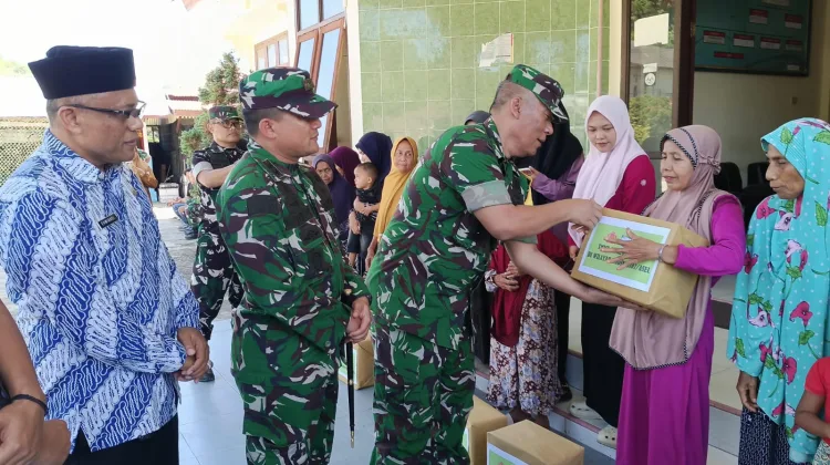 Tim Wasev PJO TMMD ke-129 Salurkan Bantuan Sembako untuk Warga Kurang Mampu dan Anak Yatim di Aceh Selatan