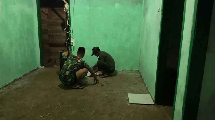 Kejar Target TMMD, Satgas Kodim 0107/Aceh Selatan Lembur hingga Malam Rampungkan RTLH
