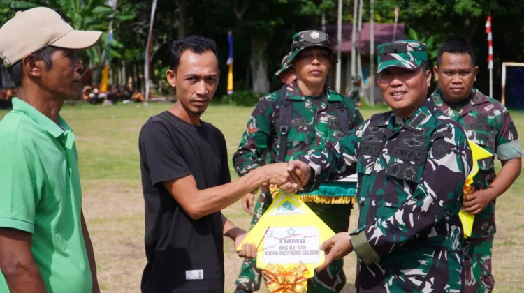 Irdam IM Serahkan Simbolis 4 RTLH dan 5 Sumur Bor kepada Warga Labuhanhaji Timur