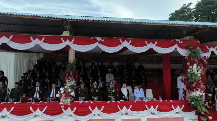Dandim 0107/Aceh Selatan Hadiri Upacara Penurunan Bendera HUT ke-81 RI di Tapaktuan