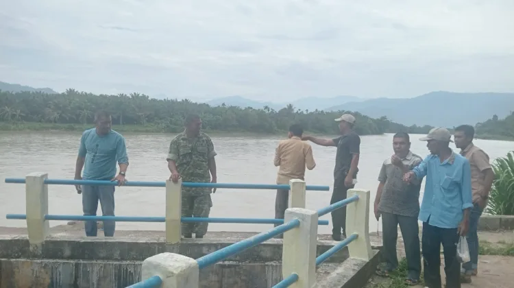 Koramil 13/Kluet Timur Bersama Muspika Cek Irigasi Dangkal, Siapkan Gotong Royong