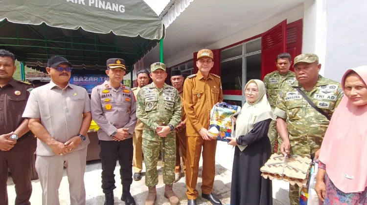 Sambut HUT TNI ke-81, Kodim dan Pemkab Aceh Selatan Gelar Pasar Murah