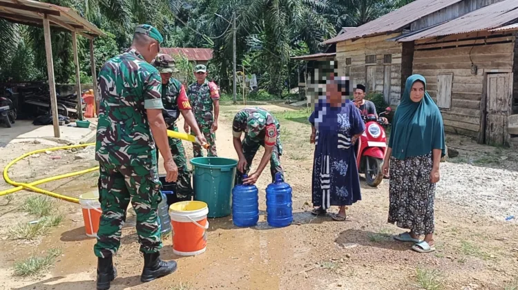Kodim 0107 Aceh Selatan Salurkan Air Bersih untuk Warga Ladang Rimba