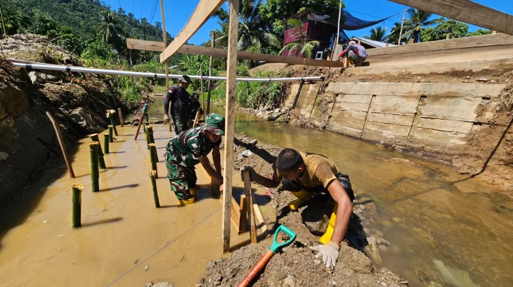 TNI Lanjutkan Pengecoran Tapak Fondasi, Pembangunan 14 Jembatan Beton di Aceh Selatan Terus Berprogres