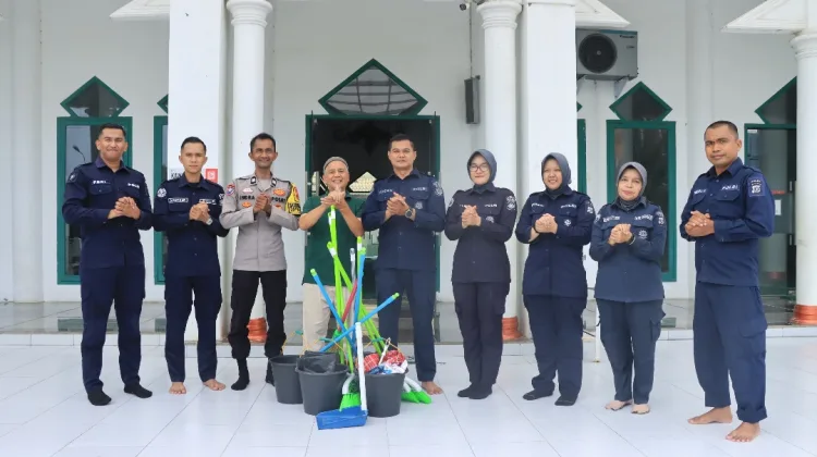 Hari Jadi Ke-75 Humas Polri, Bidhumas Polda Aceh Gelar Baksos di Tempat Ibadah